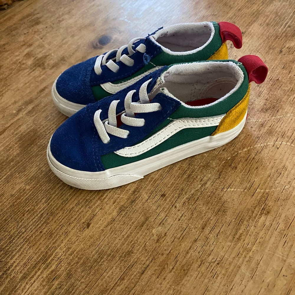 Yacht club vans